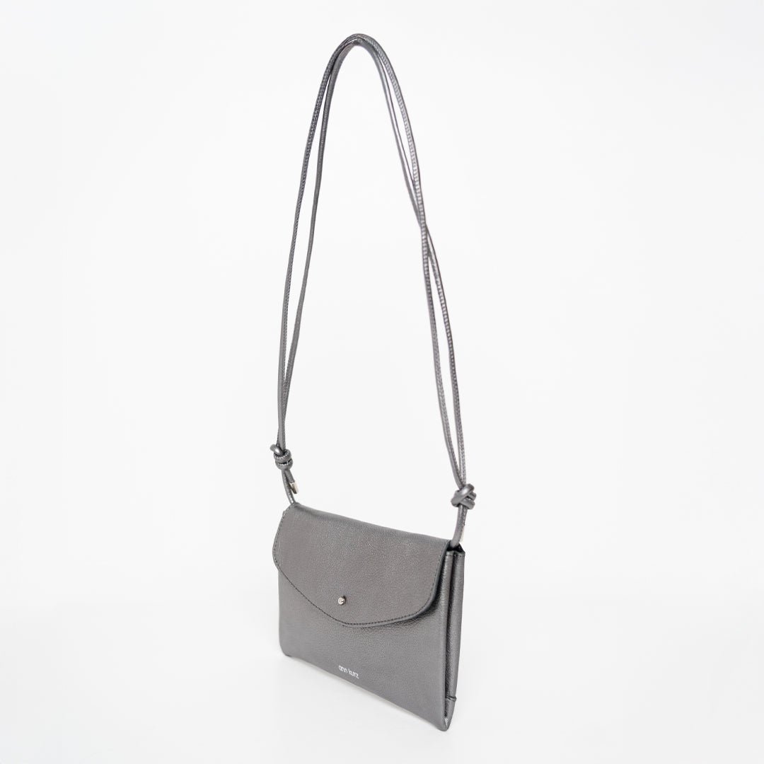 ann-kurz-mini-cute-clutch-metallic-dark-silver-leder image 4