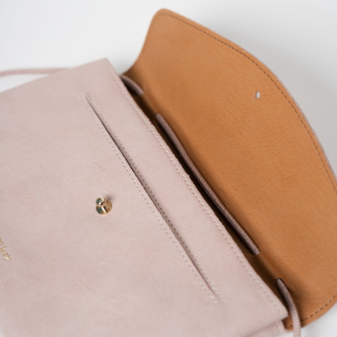 ann-kurz-cute-clutch-clutch-rosa-recycled-suede image 5