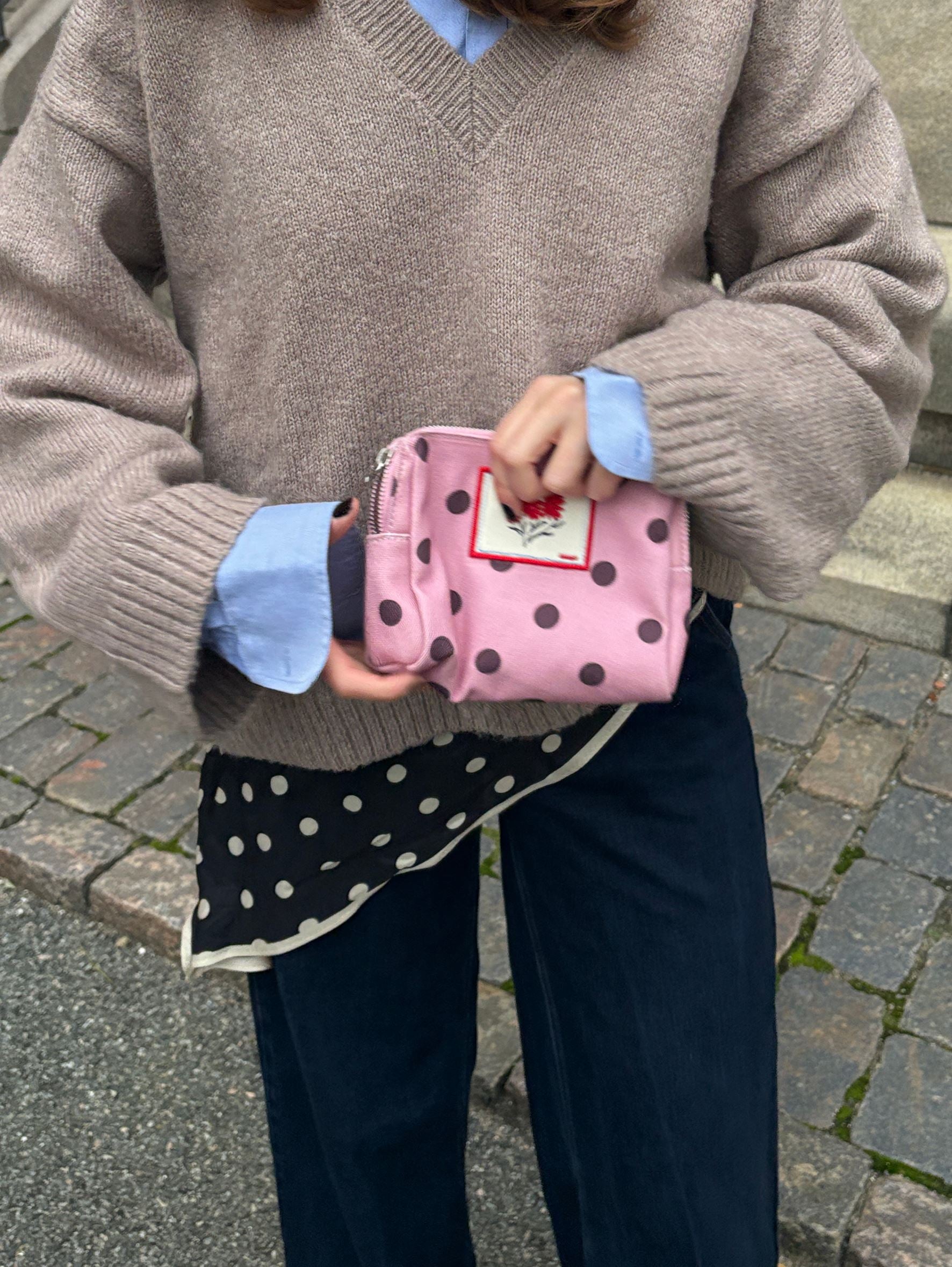 becks-ndergaard-polka-canvas-pouch-tasche-pink-nectar-18x13 image 2