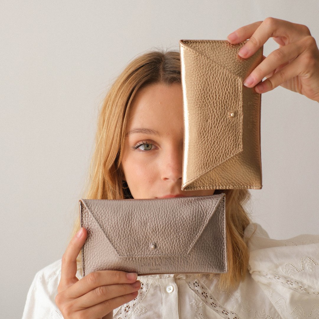 ann-kurz-mini-envelope-geldb-rse-metallic-grau-leder image 3