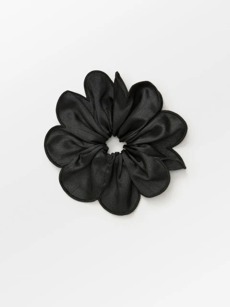 becks-ndergaard-accessories-tila-scrunchie-haargummi-schwarz image 1
