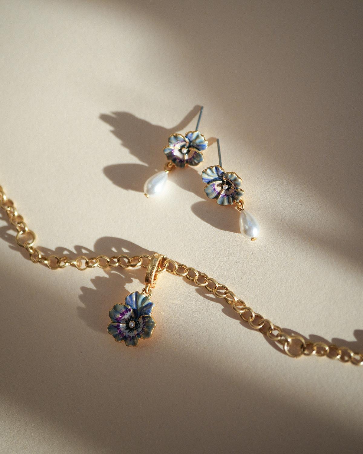 fable-england-jewellery-pansy-pearl-schmuckset-gold image 2