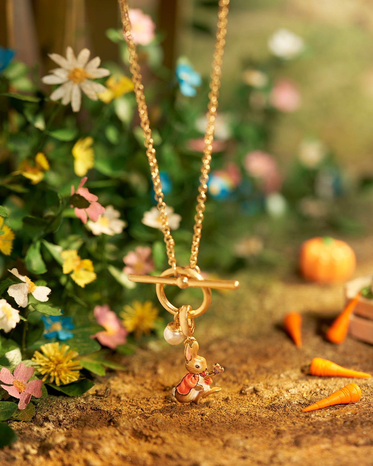 fable-england-peter-rabbit-flopsy-charm-gold-schmetterling image 2
