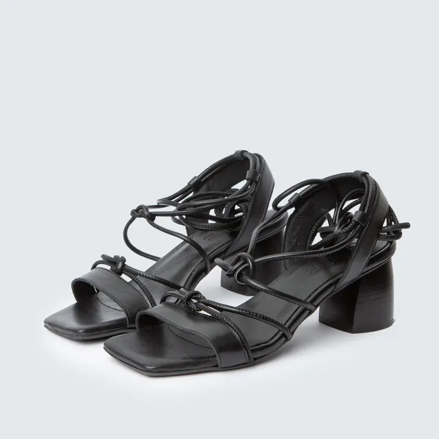 ann-kurz-heel-knots-sandalen-nappa-schwarz-riemchen-absatz image 1