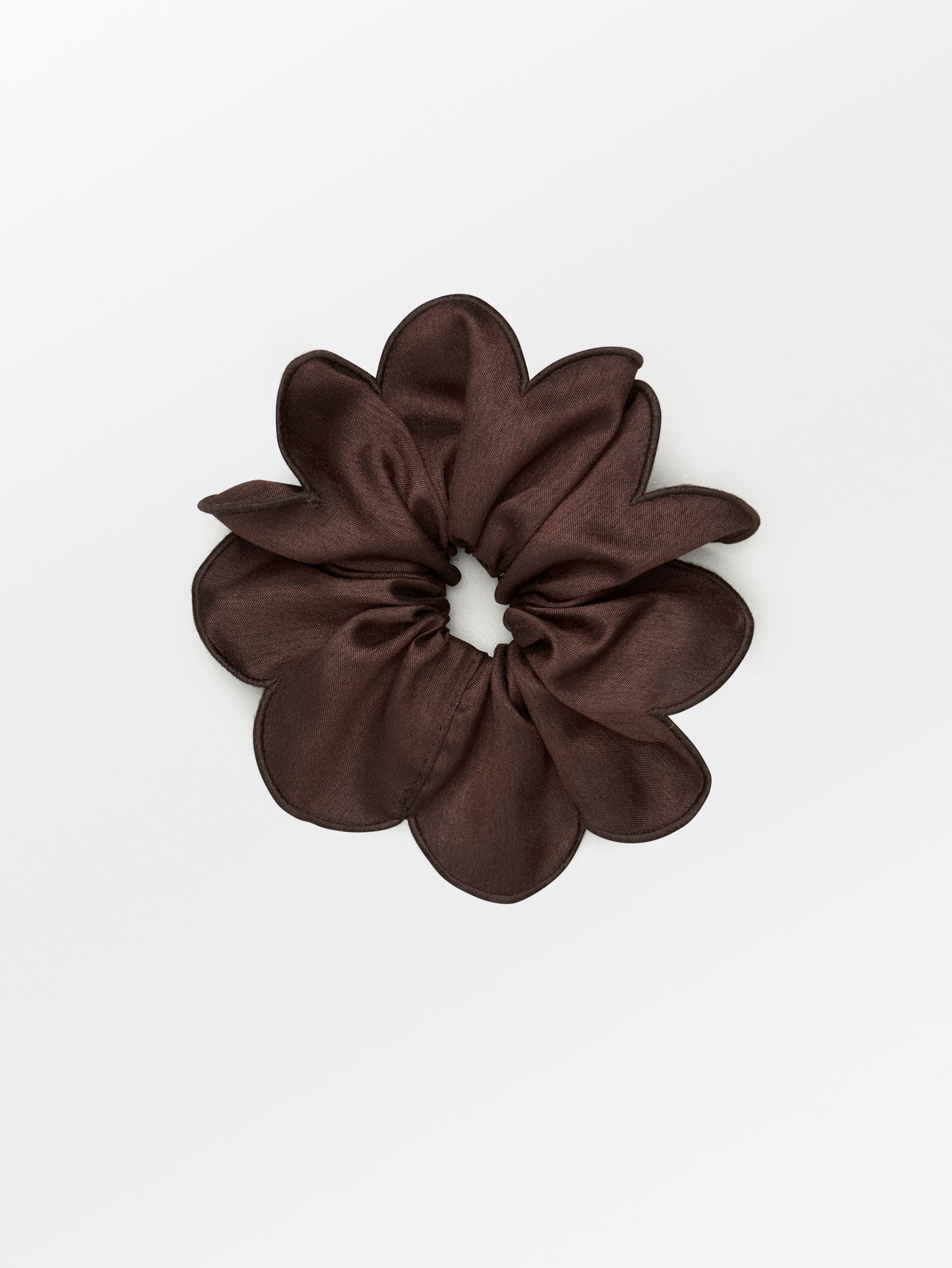 becks-ndergaard-tila-scrunchie-braun-haargummi image 1