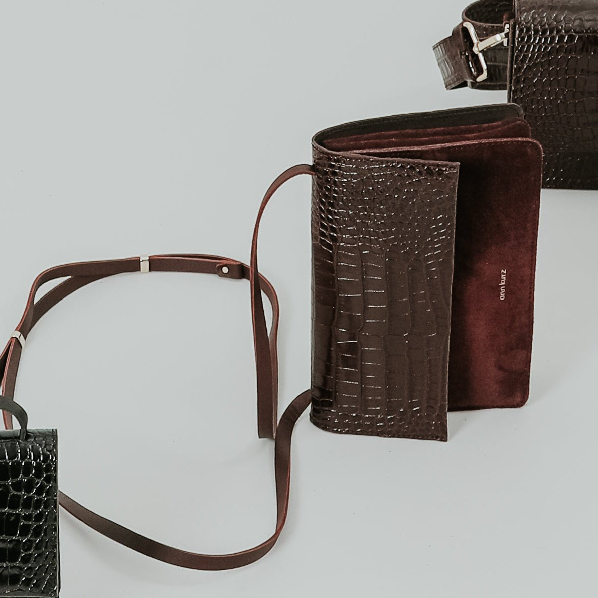 ann-kurz-phone-bag-medium-mix-croco-burgundy-handytasche-leder image 4