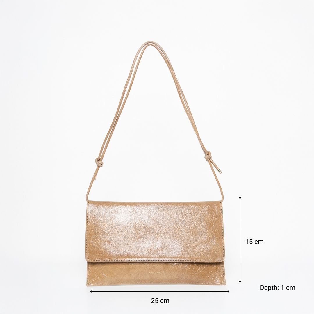 ann-kurz-thin-clutch-lackleder-taupe-mit-riemen image 5