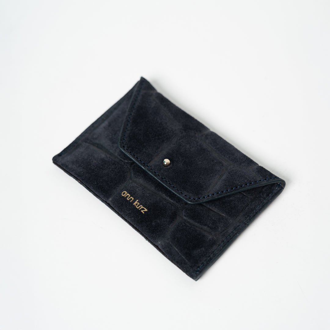 ann-kurz-tiny-envelope-geldb-rse-navy-kroko-wildleder image 1