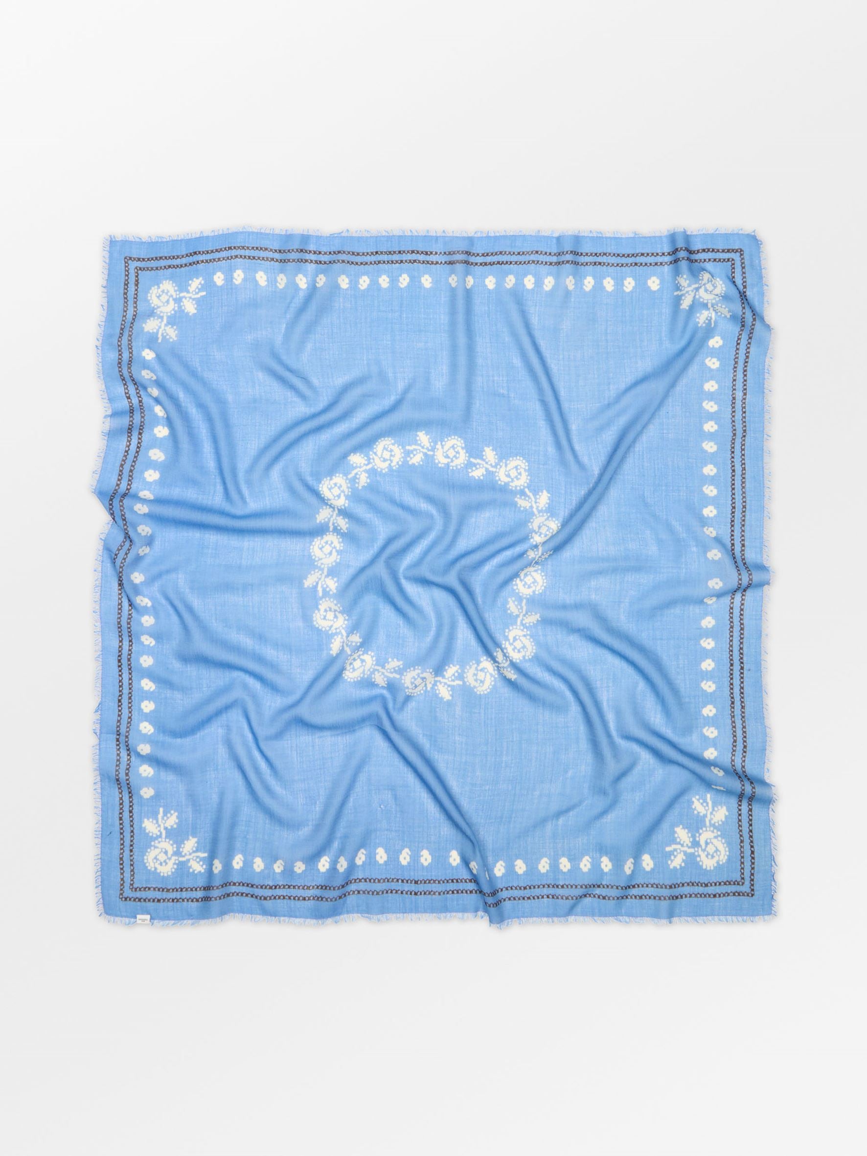 becks-ndergaard-bloom-siw-schal-seide-wolle-blau-110x110 image 1