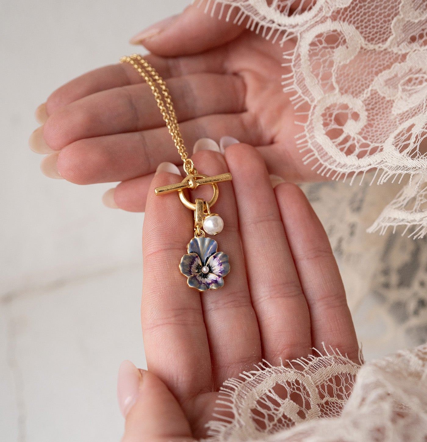 fable-england-jewellery-pansy-pearl-schmuckset-gold-2 image 2