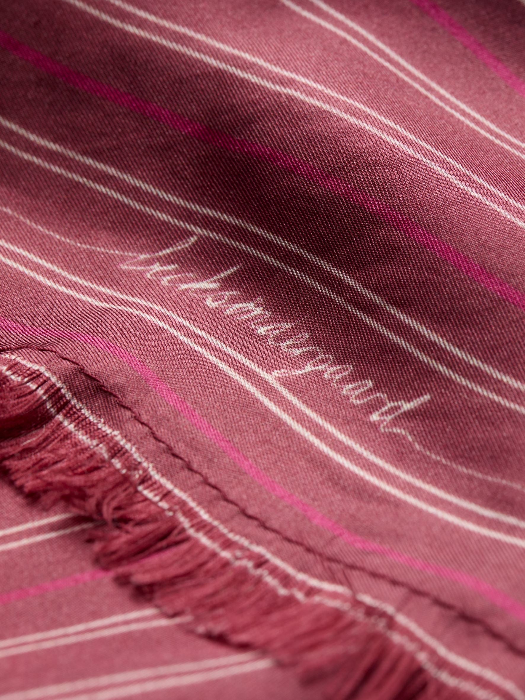 becks-ndergaard-strifilia-sia-seidenschal-rot-65x65 image 3