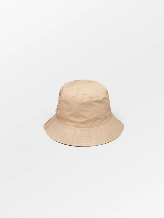 becks-ndergaard-rain-bucket-hut-cuban-sand-regen image 1