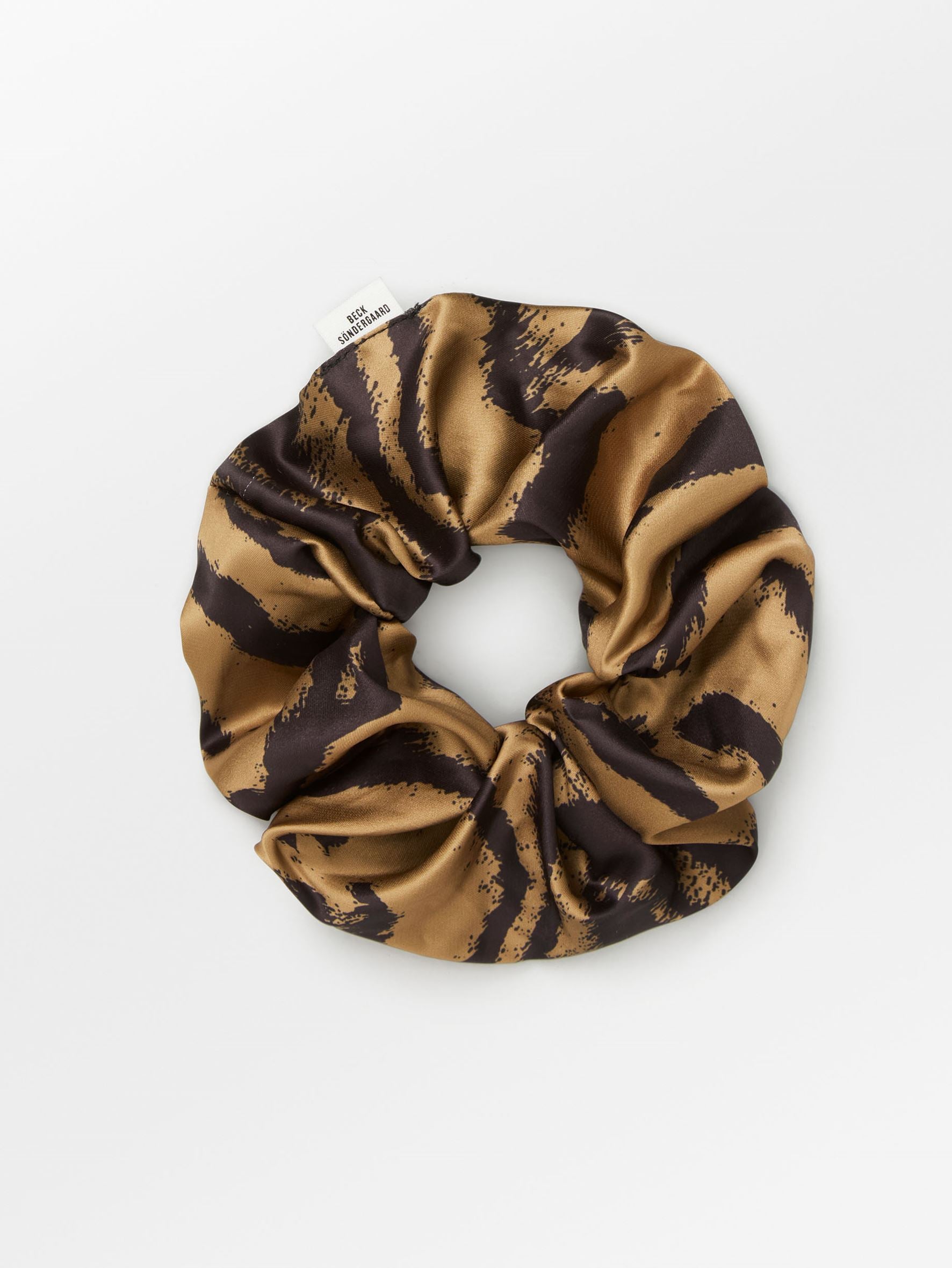 becks-ndergaard-tigarea-luster-scrunchie-braun image 1