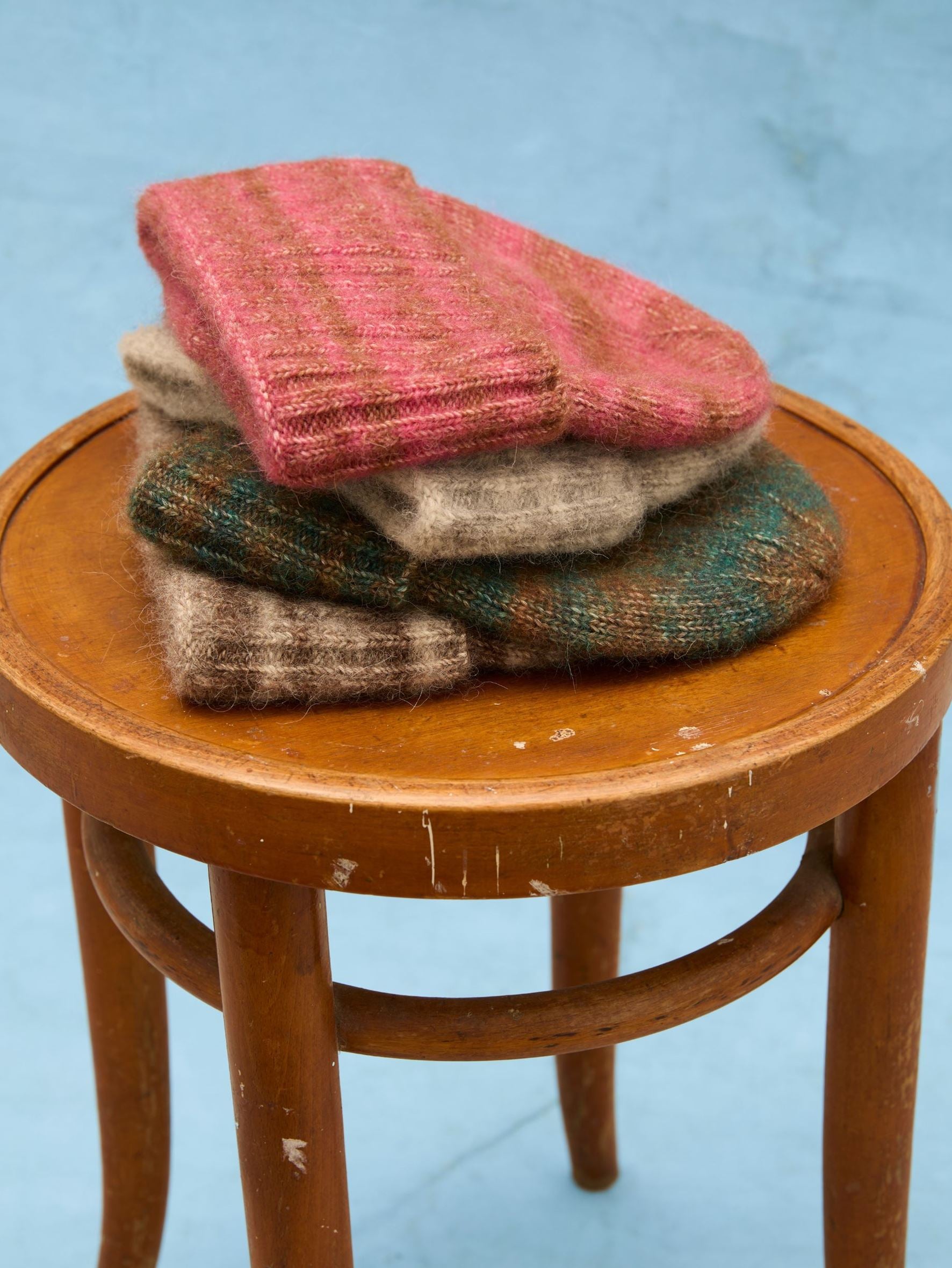 becks-ndergaard-lenny-m-tze-carmine-pink-alpaka-beanie image 2