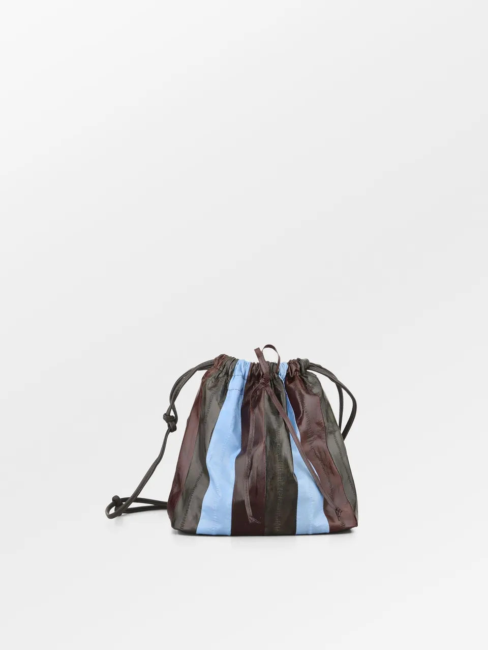becks-ndergaard-patchwork-gila-tasche-stillwater-blue-aalleder image 1