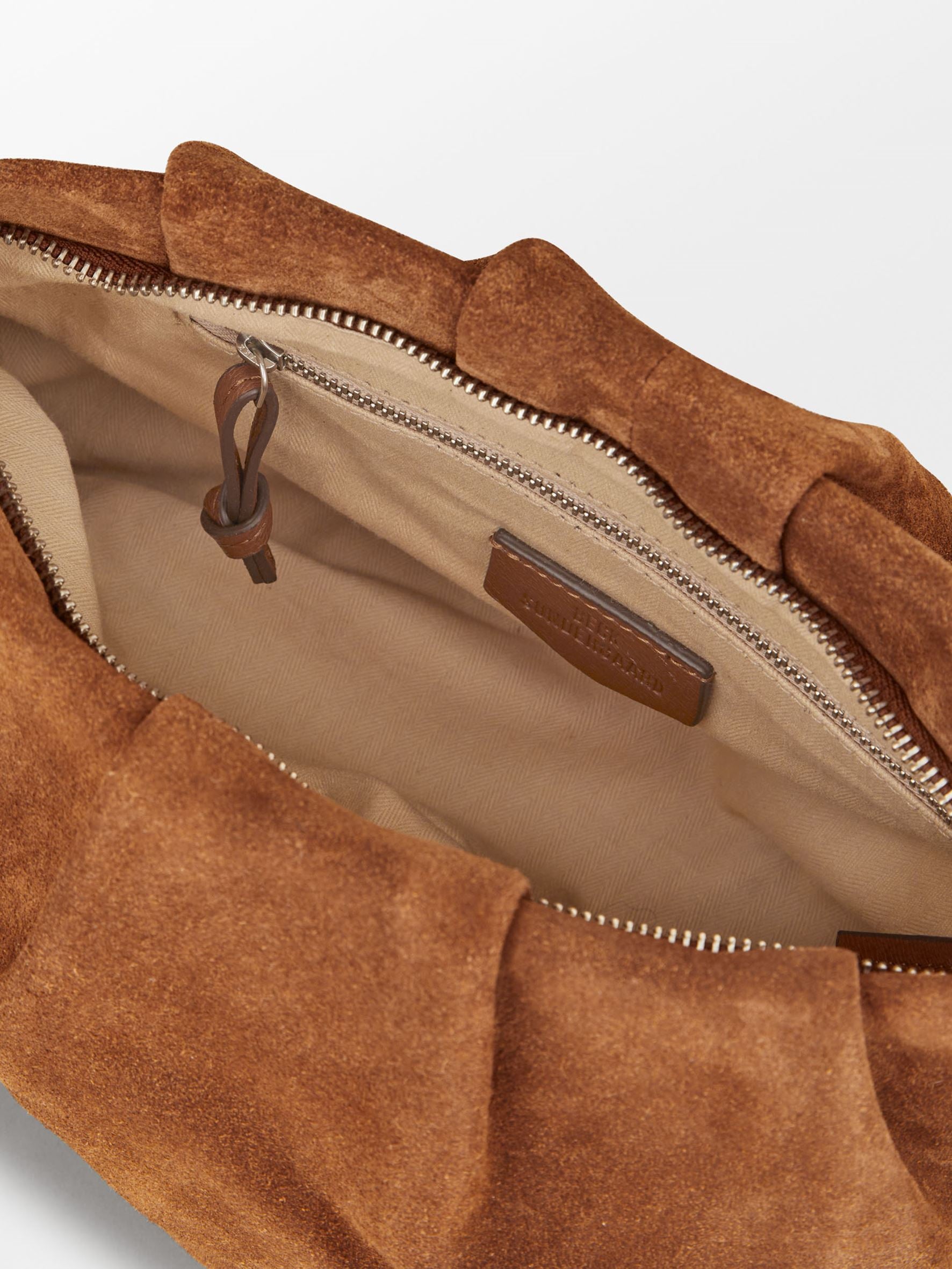 becks-ndergaard-clutch-wildleder-cognac-braun-30x20-cm image 3