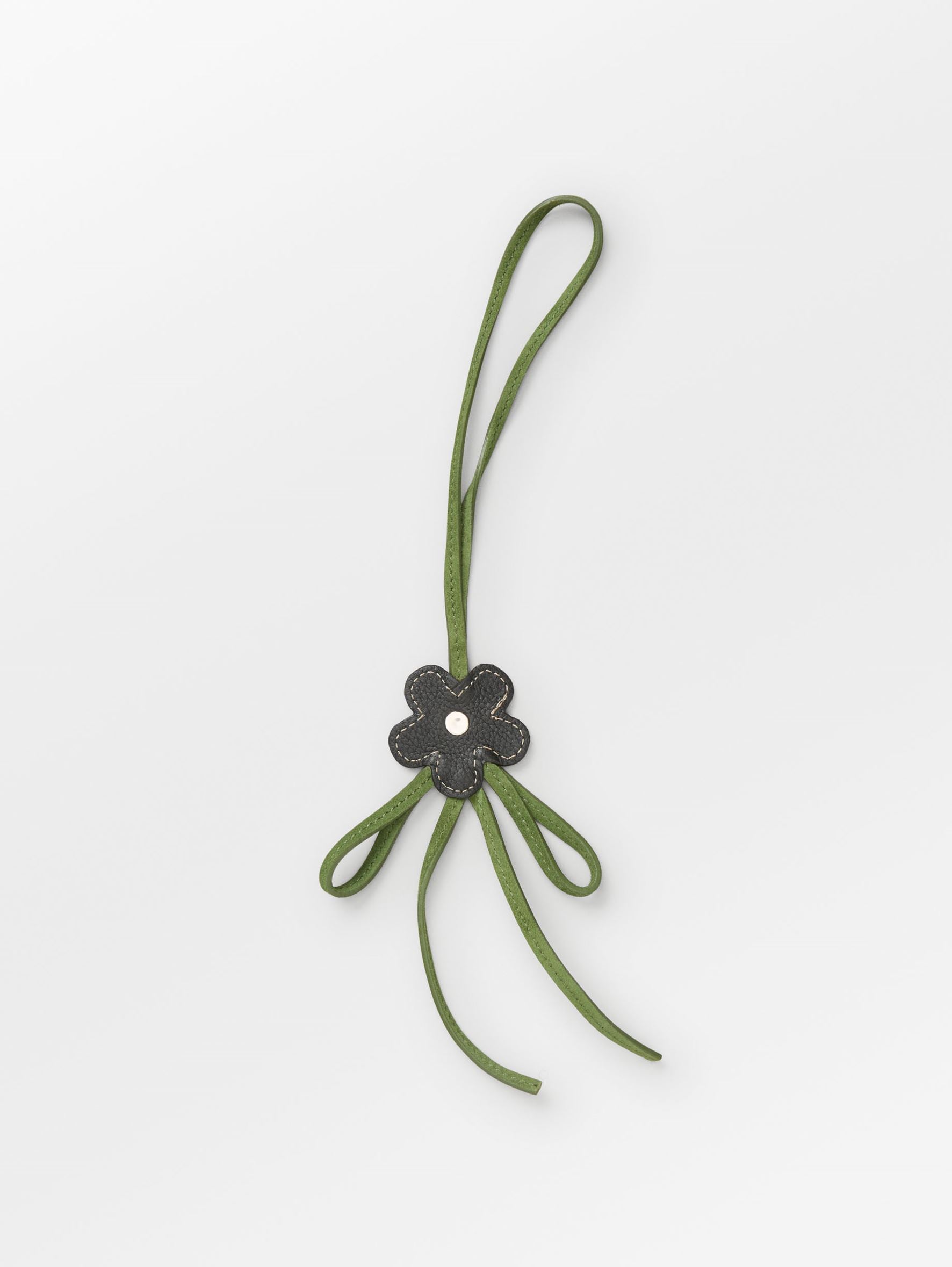 becks-ndergaard-flower-bag-charm-anh-nger-gr-n-leder-blume image 1