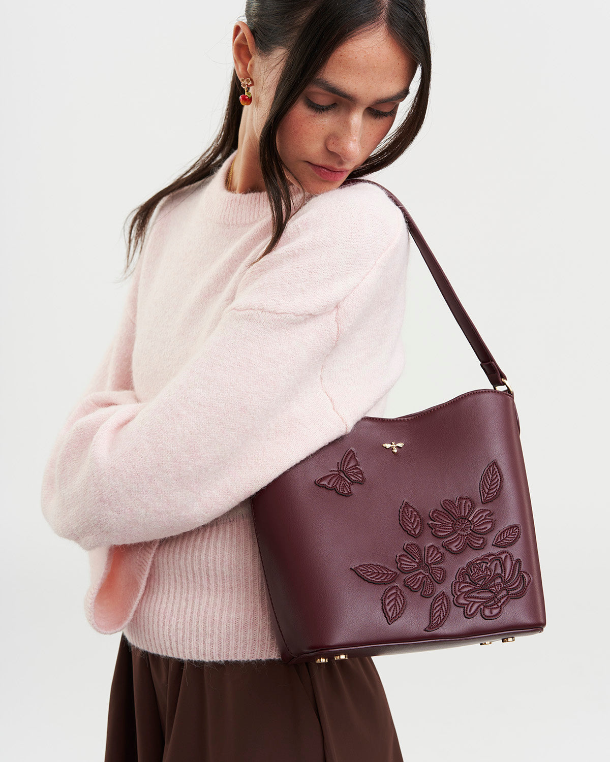 fable-england-floral-butterfly-bucket-bag-bordeaux-applikation image 2