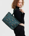 fable-england-into-the-woods-grab-tote-handtasche-gr-n-wald-print image 2