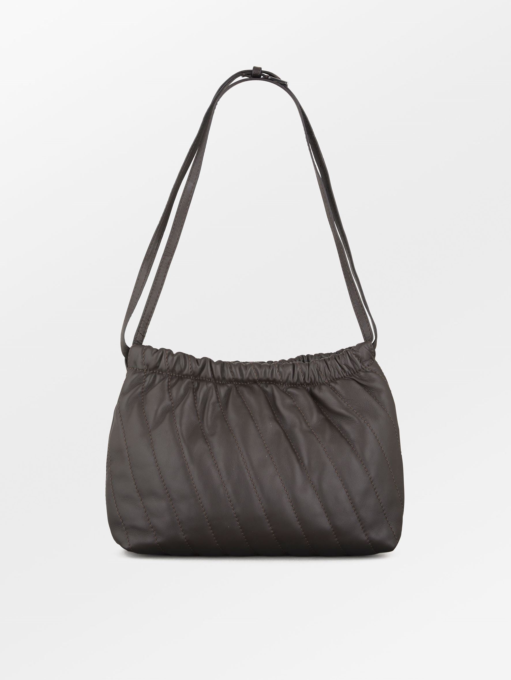becks-ndergaard-quilla-gina-tasche-chocolate-torte-leder image 1