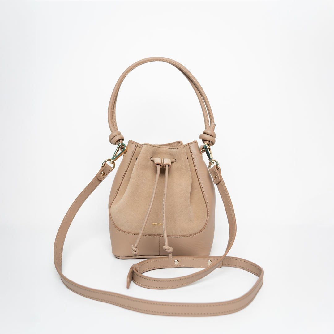 ann-kurz-mini-saku-beuteltasche-suede-caramelo-bucket-bag image 1
