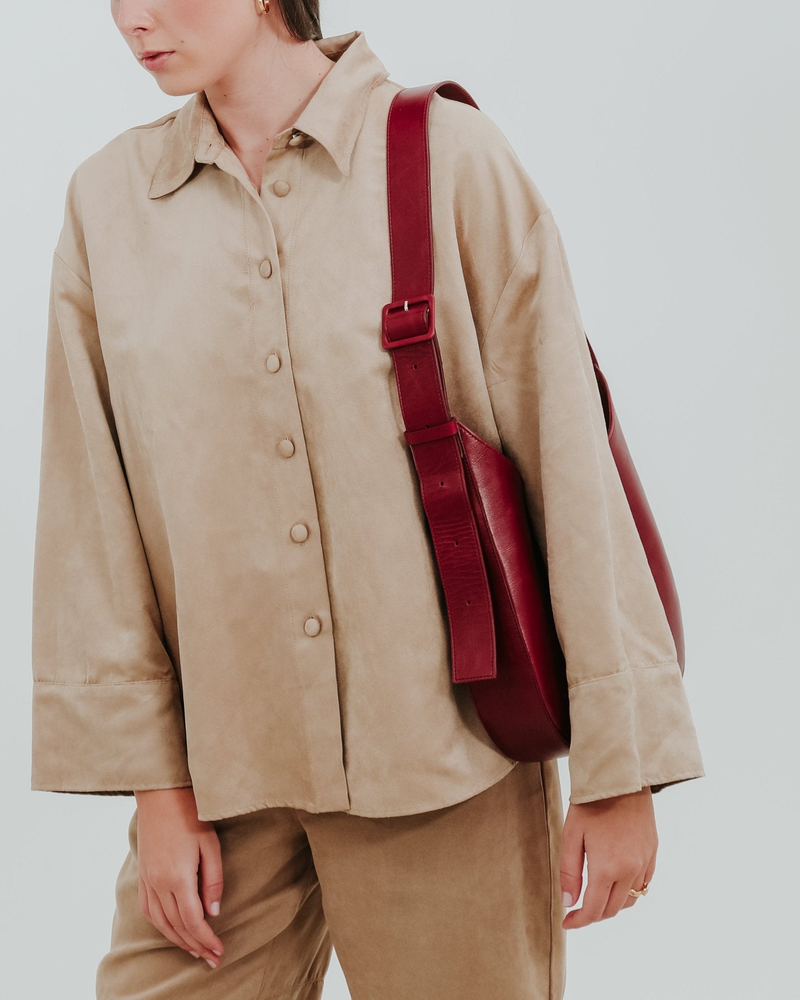 ann-kurz-versatile-hobo-shopper-lackleder-fango image 5