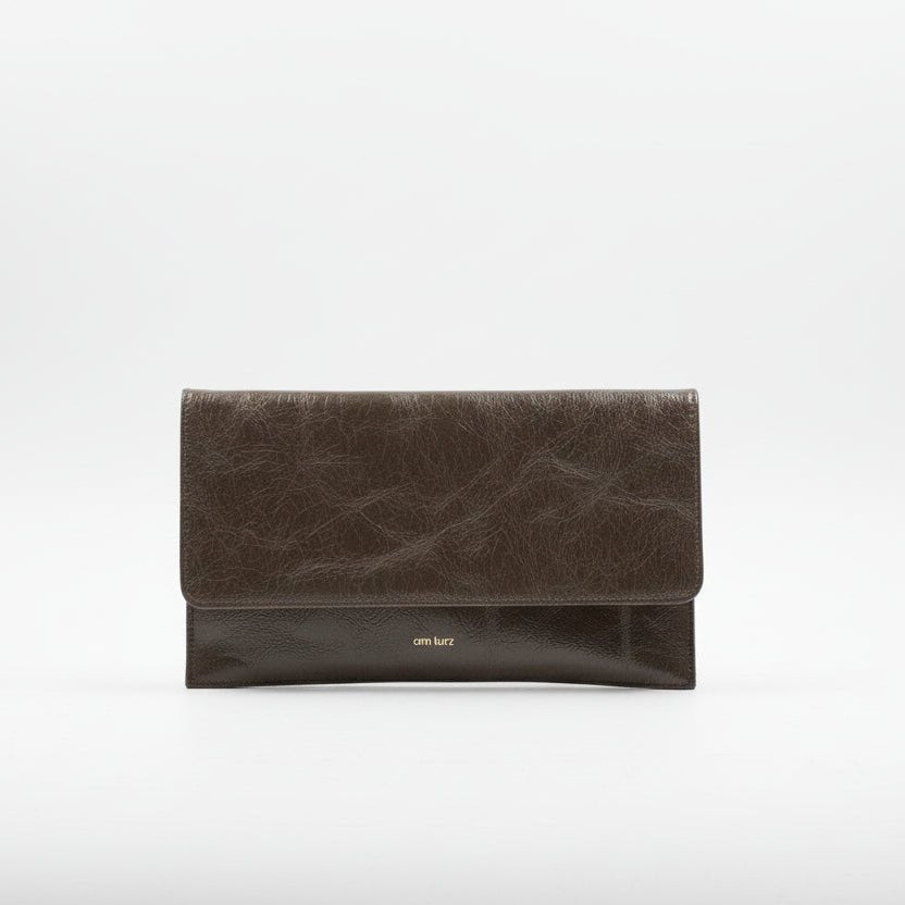 ann-kurz-thin-clutch-lackleder-fango-mit-riemen image 2