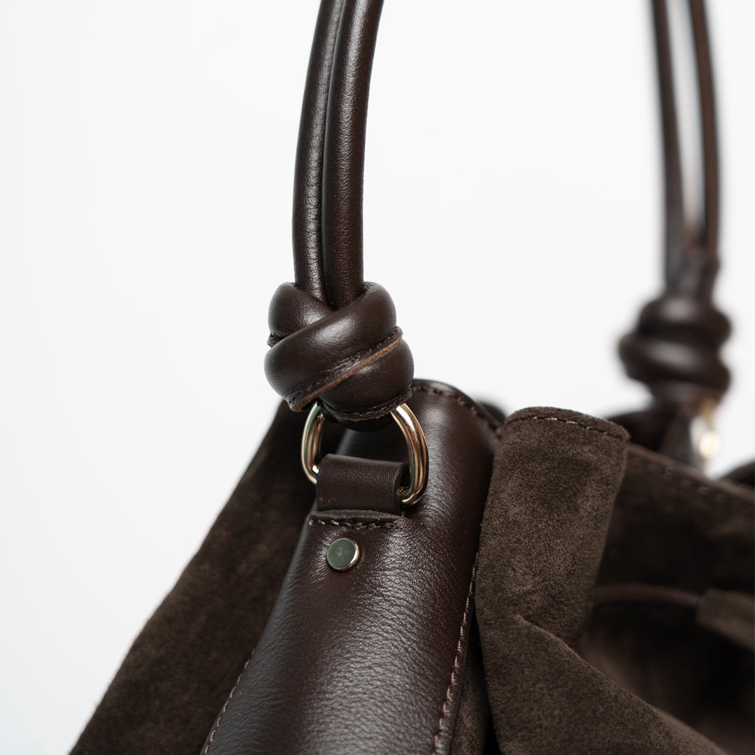 ann-kurz-saku-tall-beuteltasche-suede-mocha-rucksack-leder image 4