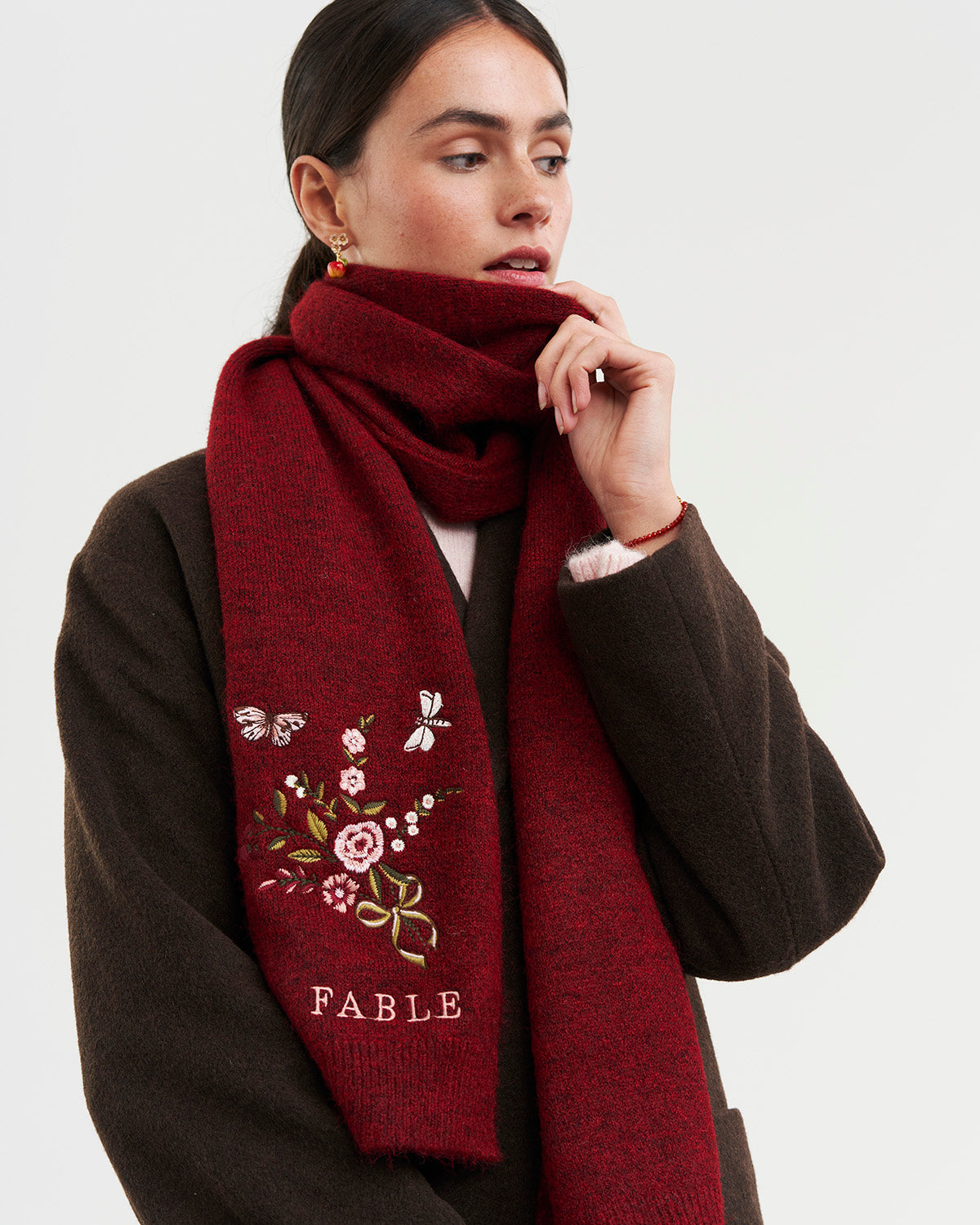 fable-england-eve-floral-strickschal-rot-meliert image 6