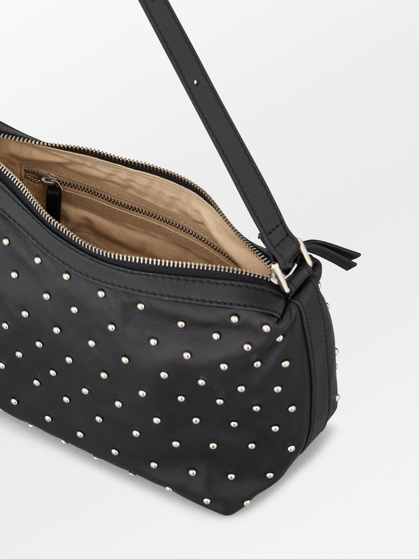 becks-ndergaard-ginni-small-nieten-tasche-schwarz-22x18 image 3