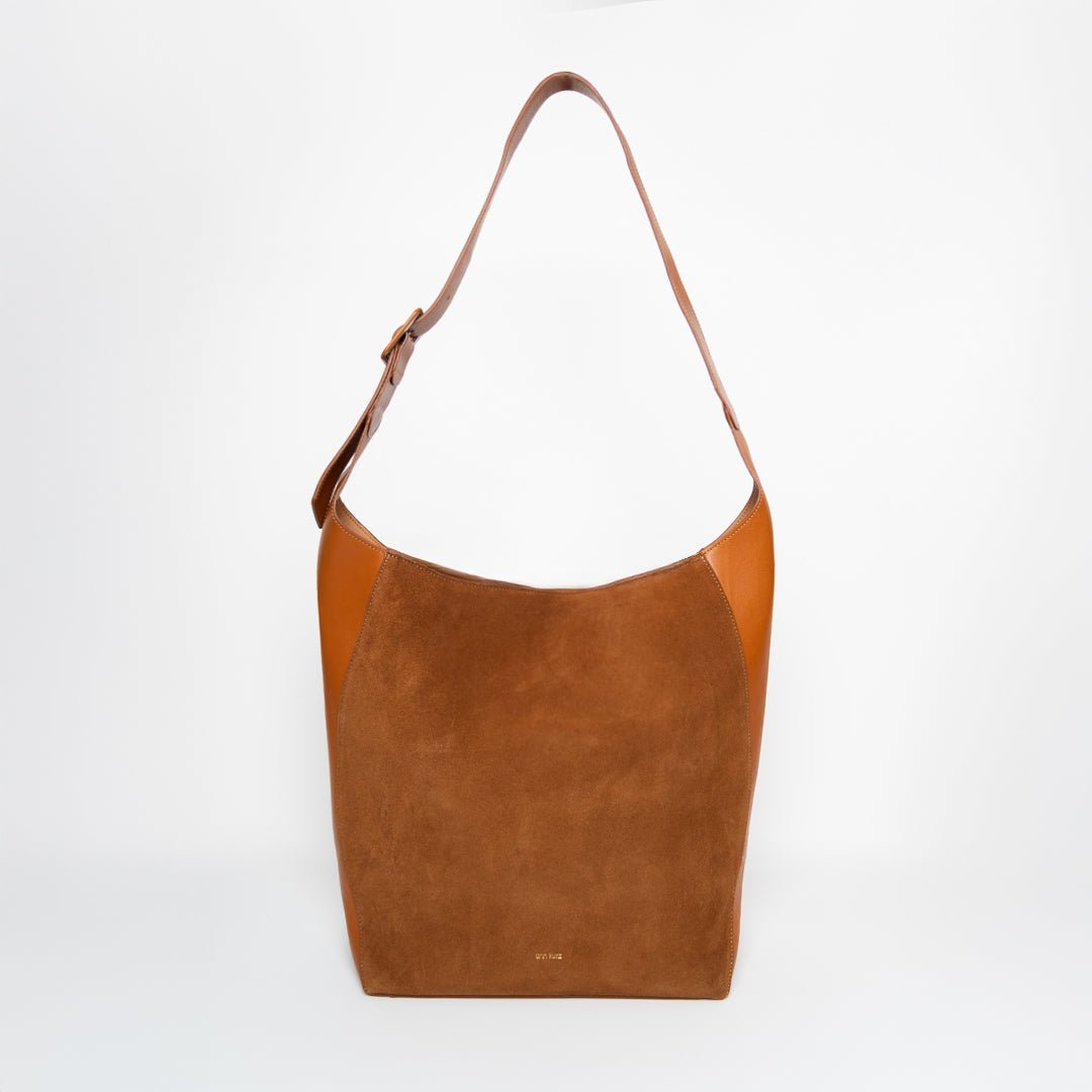 ann-kurz-vertical-shopper-tasche-suede-mix-brown-laptop image 1