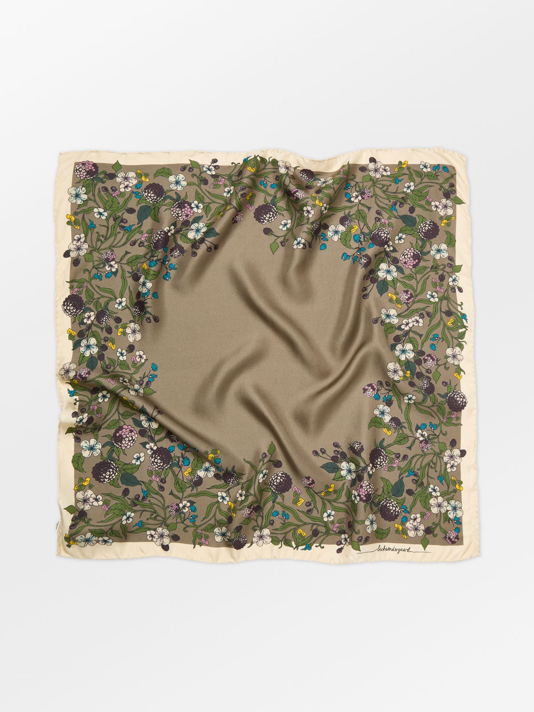 becks-ndergaard-autumn-blackberry-sia-seidenschal-65x65 image 1
