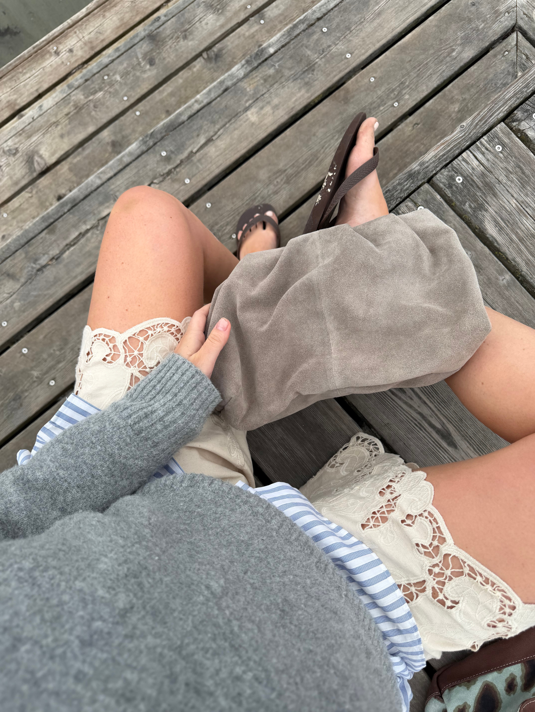 becks-ndergaard-suede-clutch-bag-abendtasche-porpoise-gray image 3