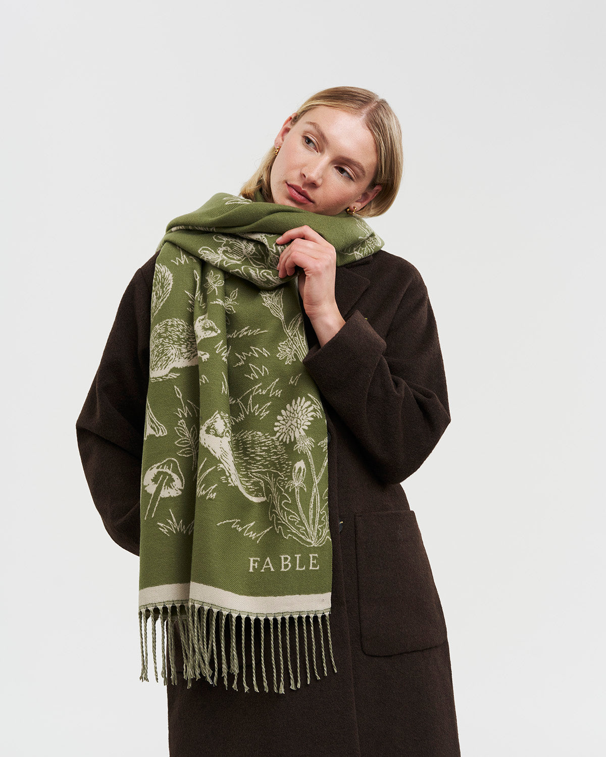 fable-england-woodland-check-jacquard-schal-khaki image 3