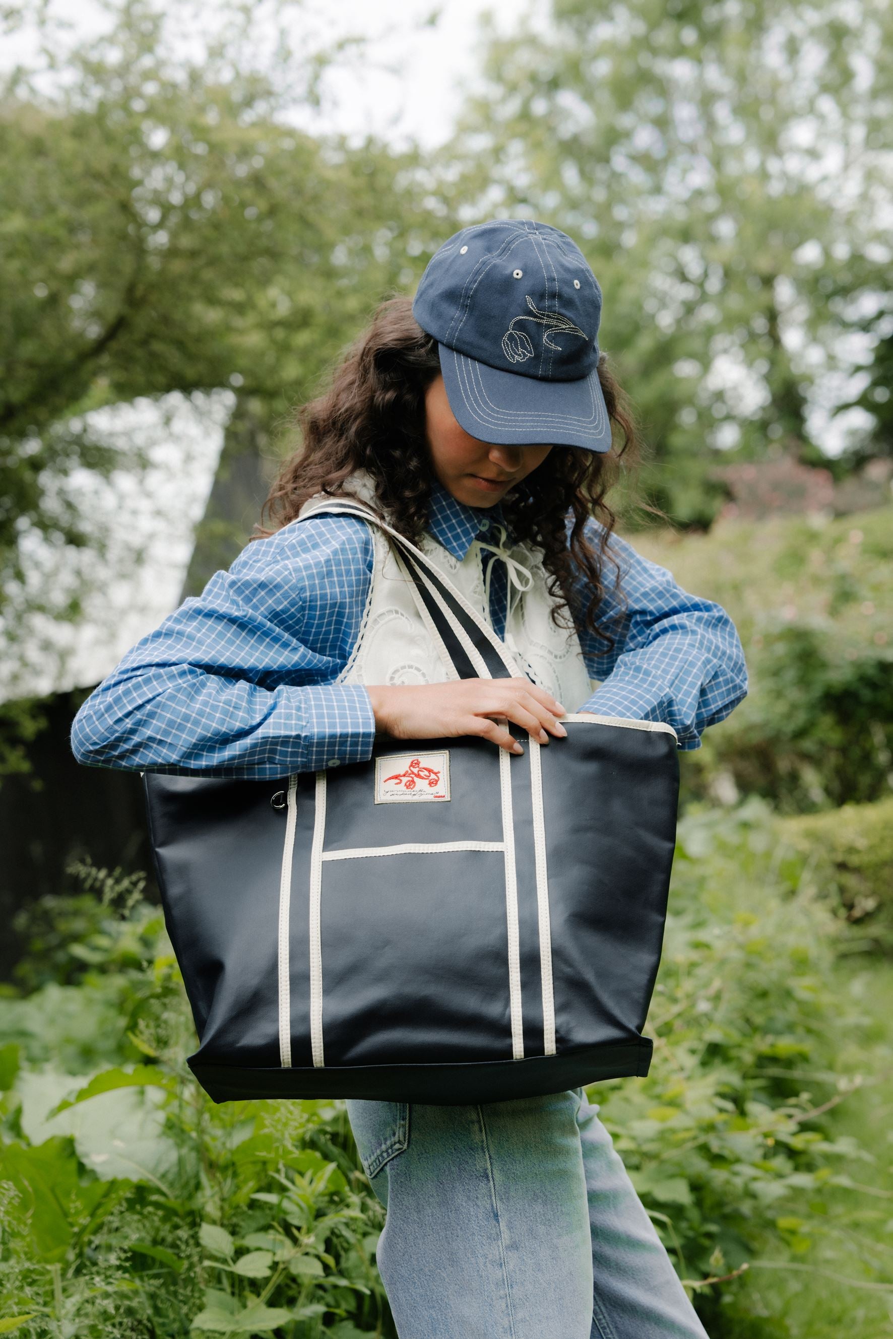 becks-ndergaard-aubrey-bag-shopper-navy-laptop-40x34 image 2