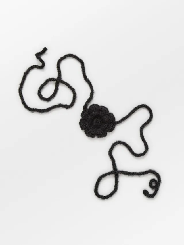 becks-ndergaard-buttercup-knit-choker-halsband-schwarz-strick image 1