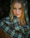 fable-england-check-kapuzenschal-gr-n-kariert-smaragd image 7
