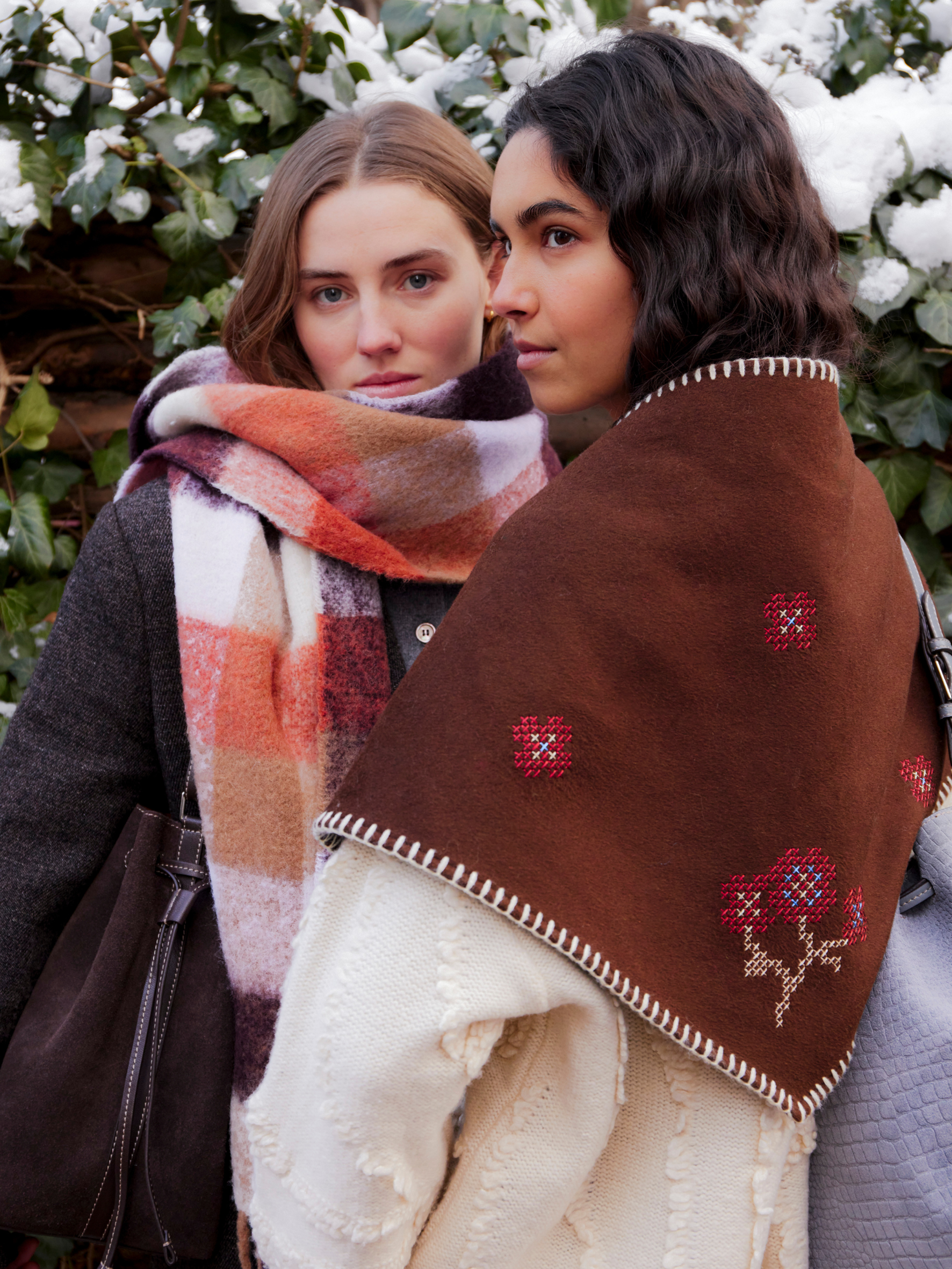 becks-ndergaard-flotile-triangle-dreieckstuch-hot-fudge-braun image 2