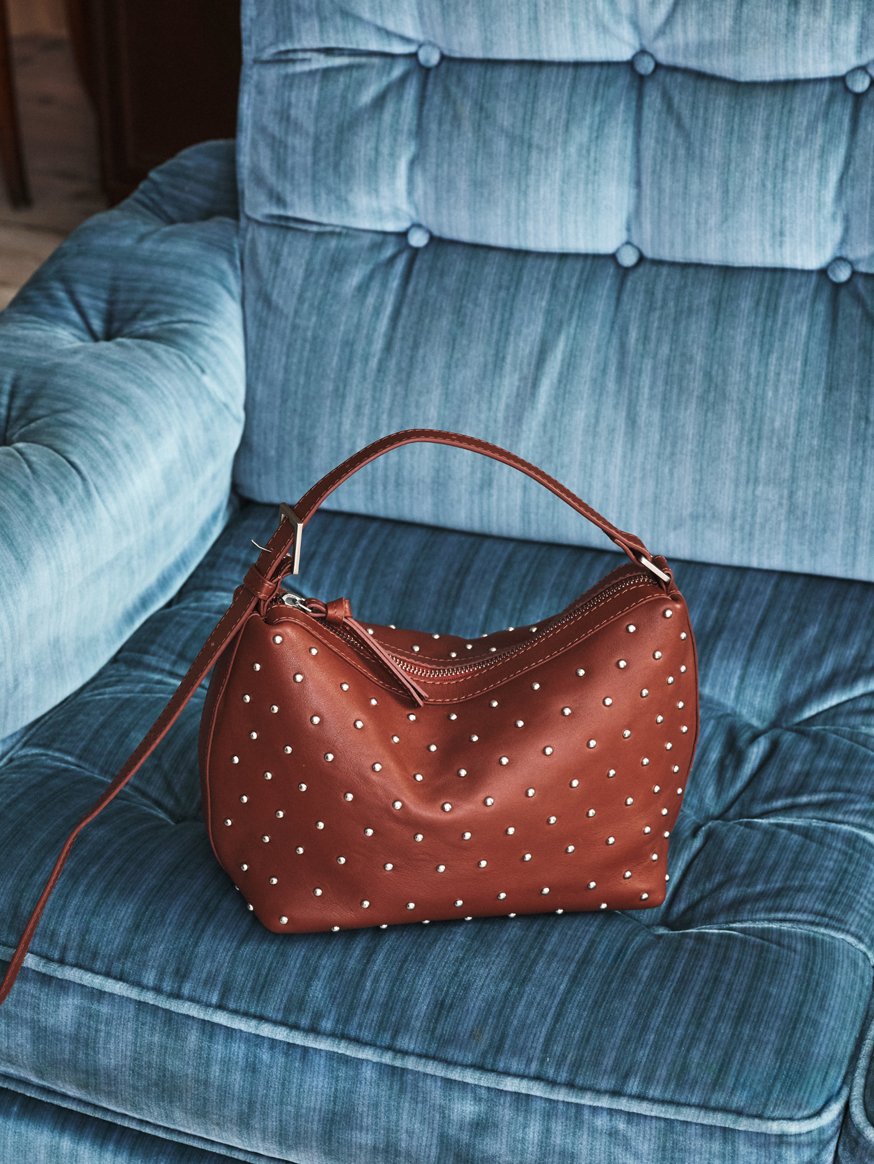 becks-ndergaard-nappa-stud-ginni-small-bag-braun-leder image 2