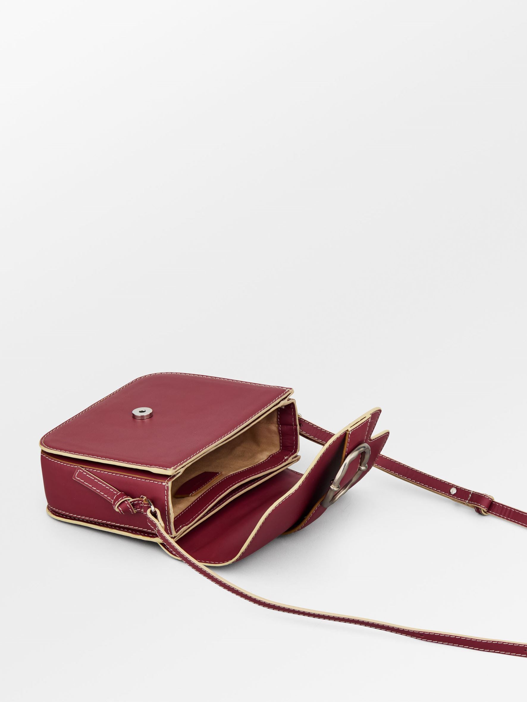 becks-ndergaard-bags-glossy-iris-buckle-umh-ngetasche-tibetan-red image 2