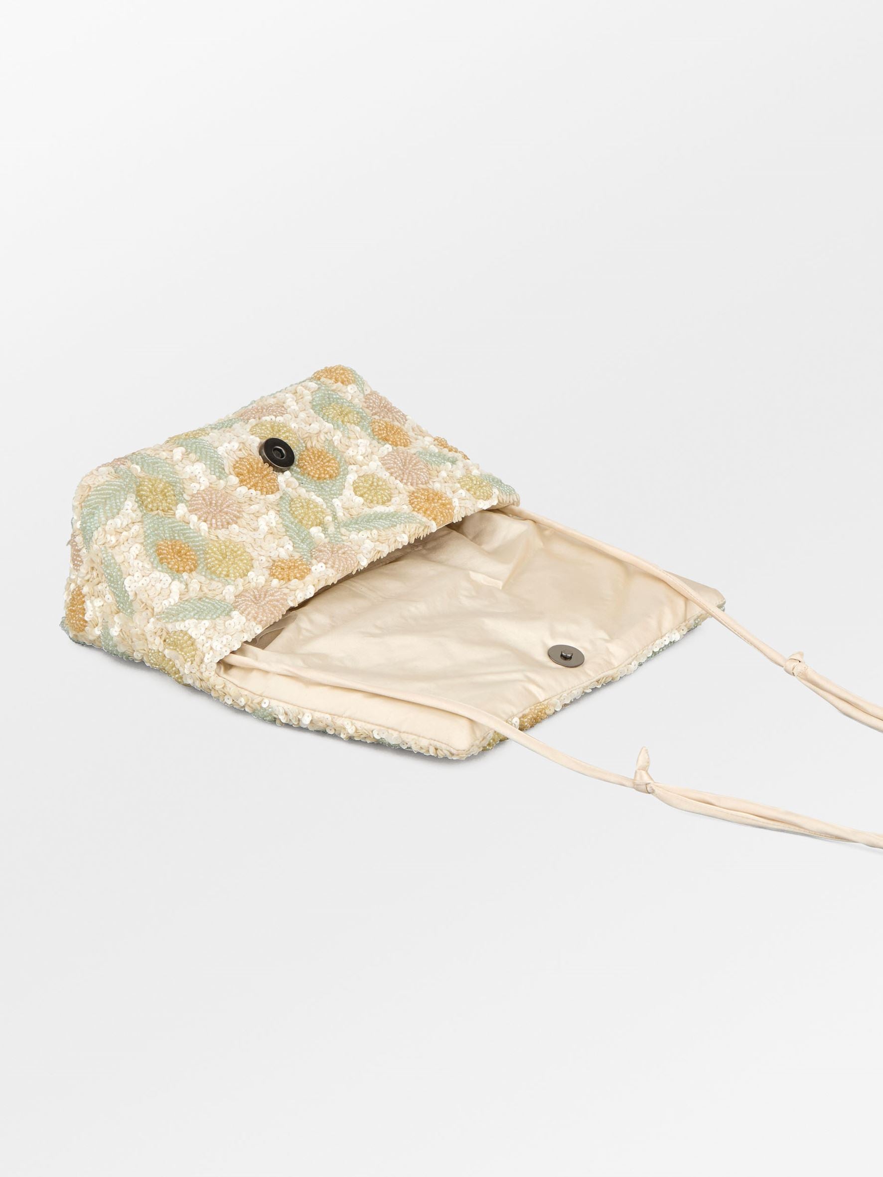 becks-ndergaard-carna-edith-tasche-birch-white-glasperlen image 2