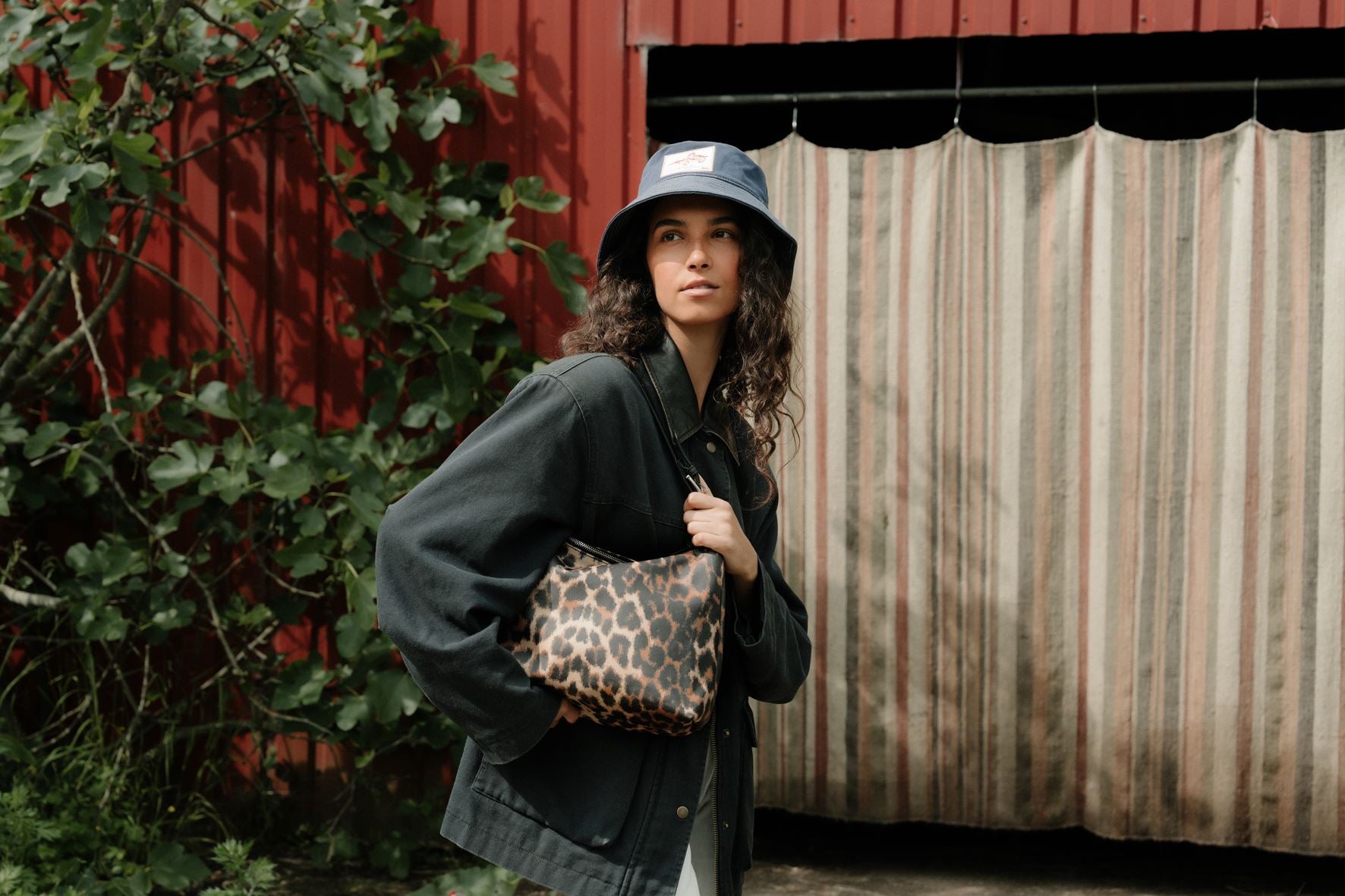 becks-ndergaard-leopa-ginni-medi-bag-leo-schwarz-30x22-cm image 2