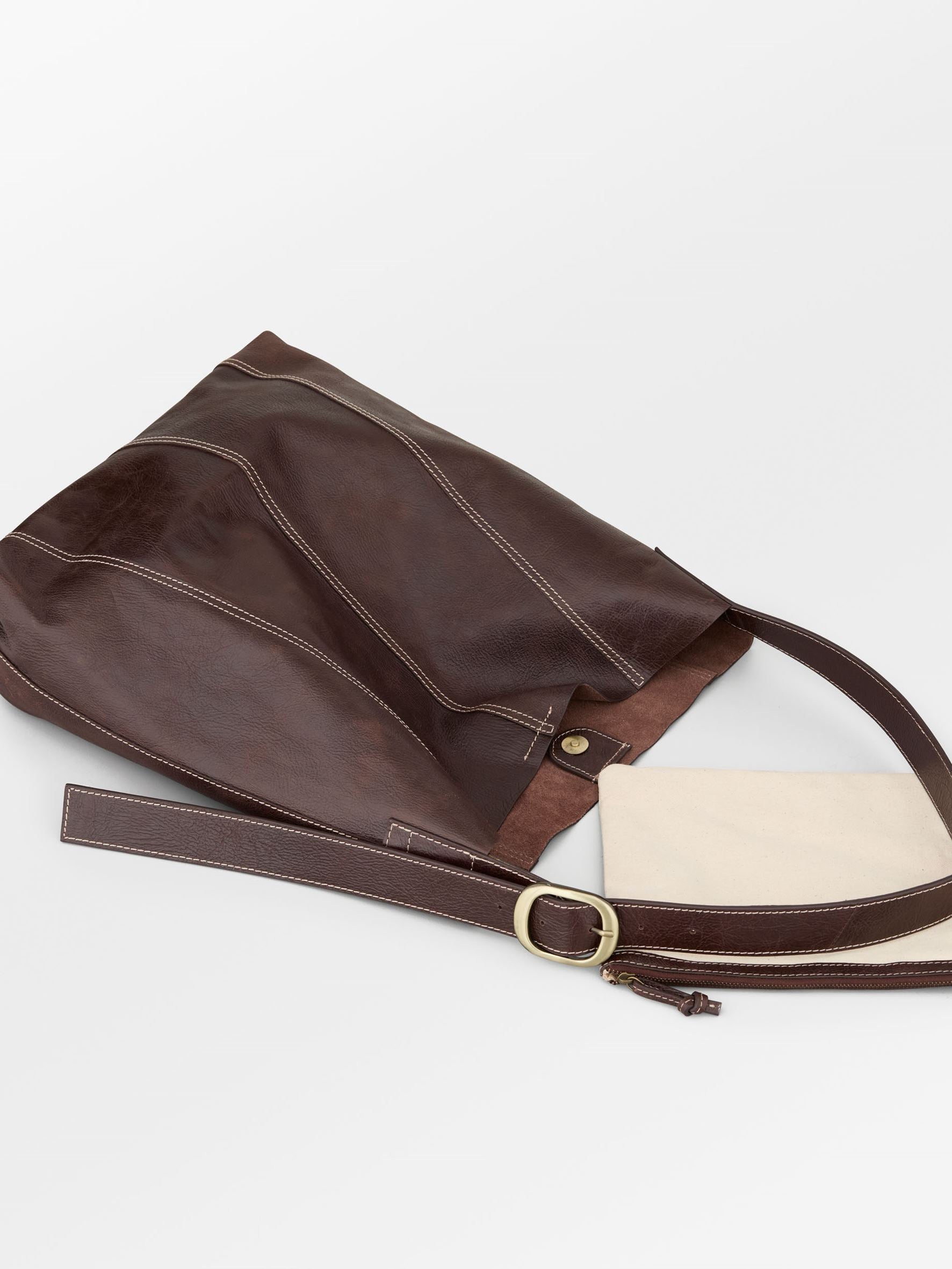 becks-ndergaard-panel-mae-buckle-tasche-chocolate-torte-leder image 3