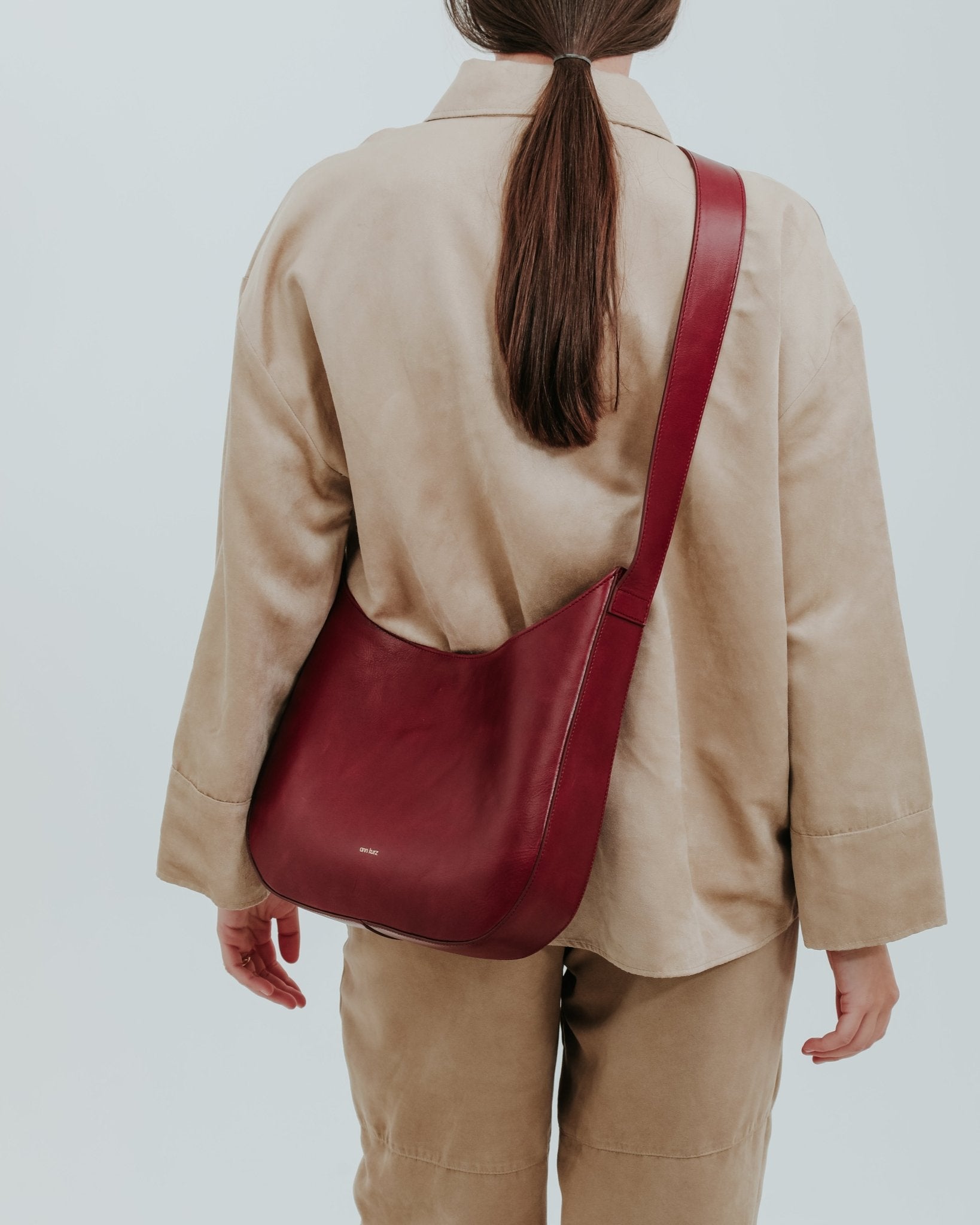 ann-kurz-versatile-hobo-shopper-lackleder-fango image 6