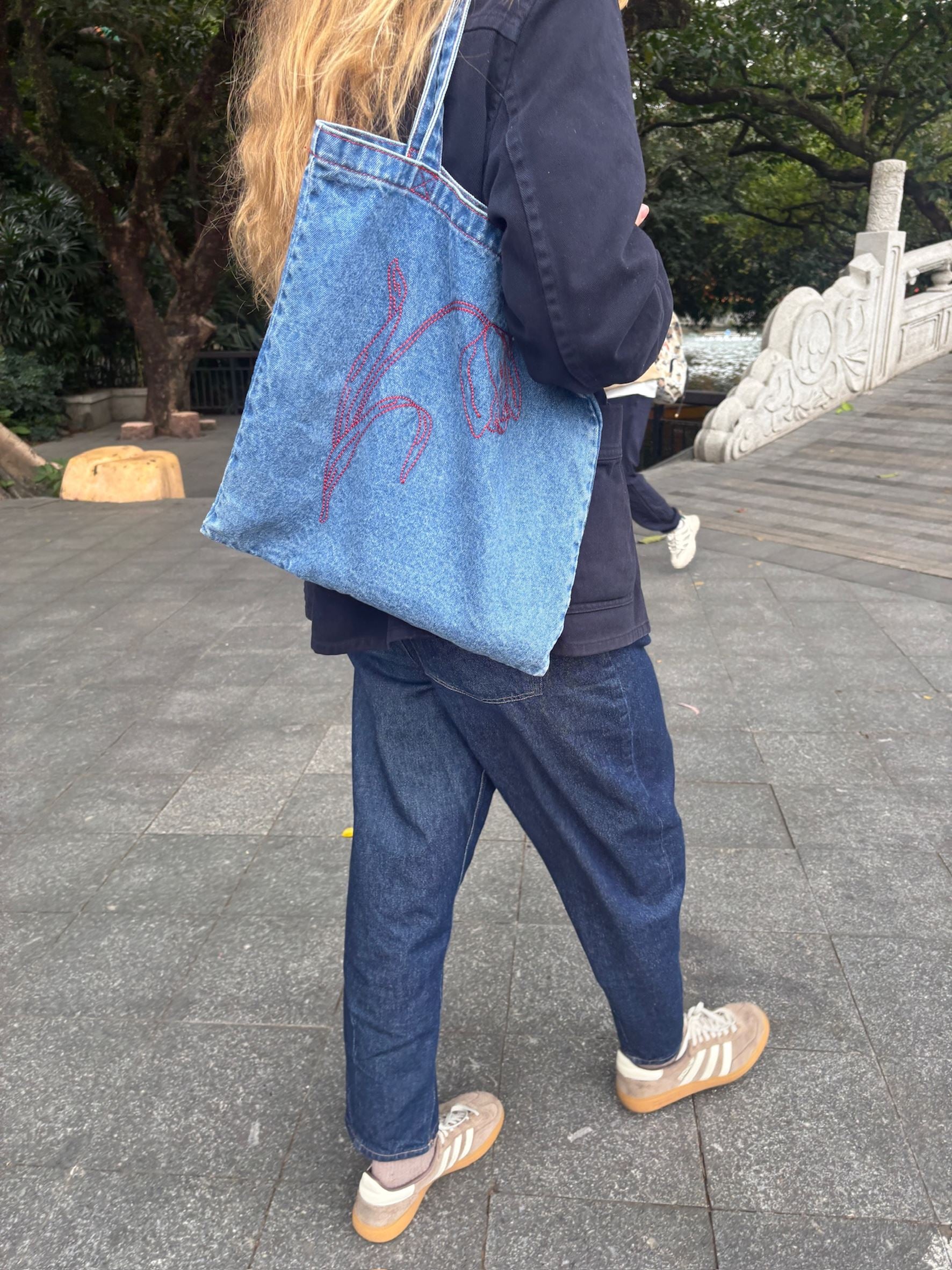becks-ndergaard-tulipa-denima-tote-tasche-denim-37x39-stickerei image 4