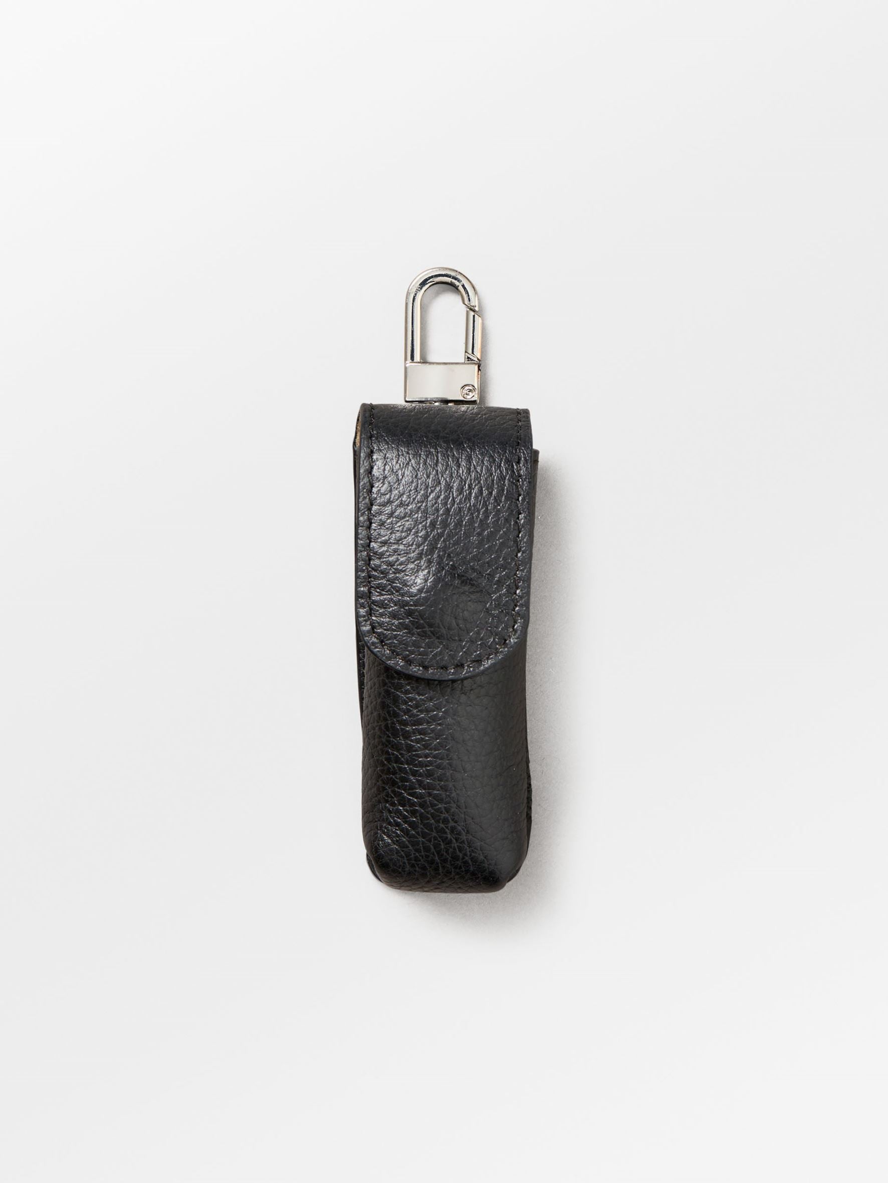 becks-ndergaard-grain-lipstick-bag-charm-schwarz-leder image 1