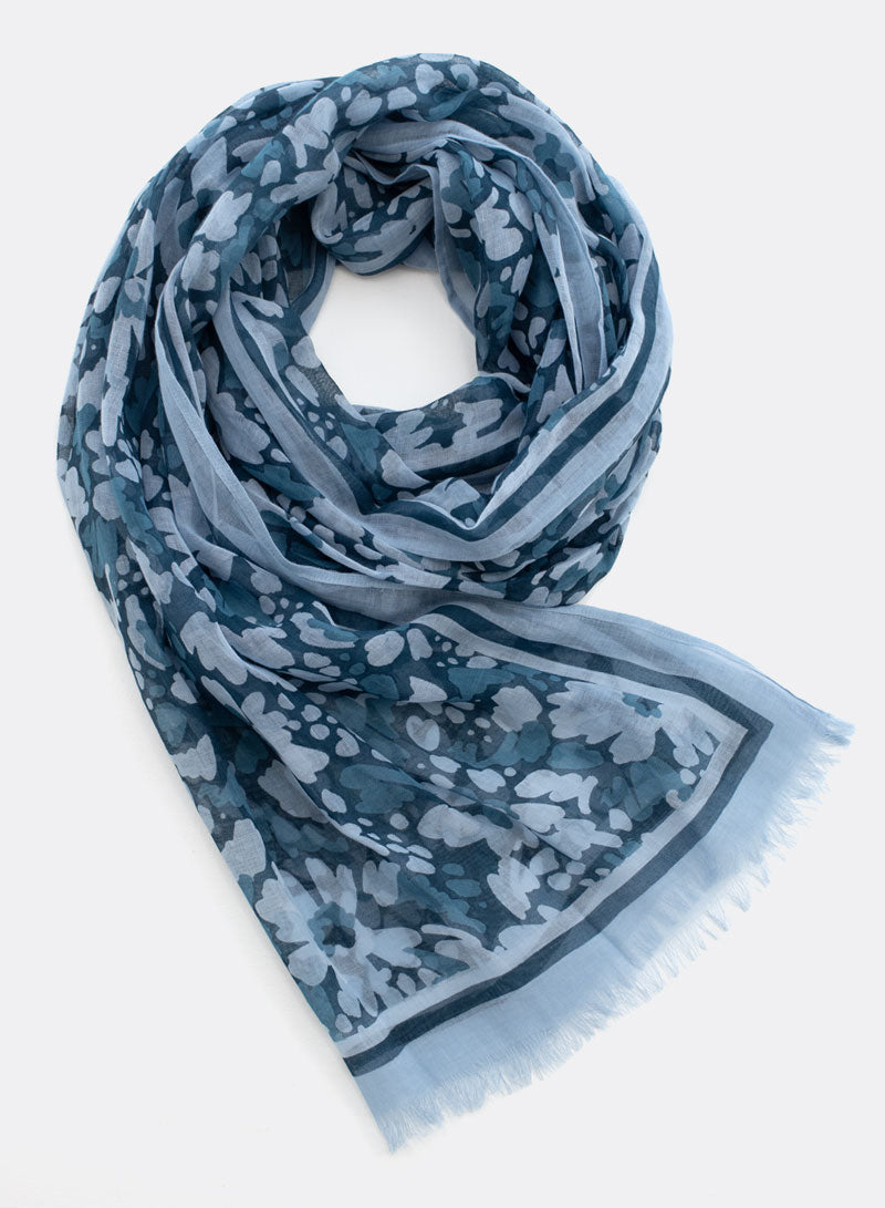 djian-elsa-schal-bio-baumwolle-blau-floral-leicht image 2