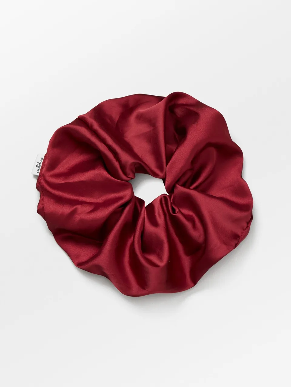 becks-ndergaard-accessories-luster-scrunchie-haargummi-rot image 1