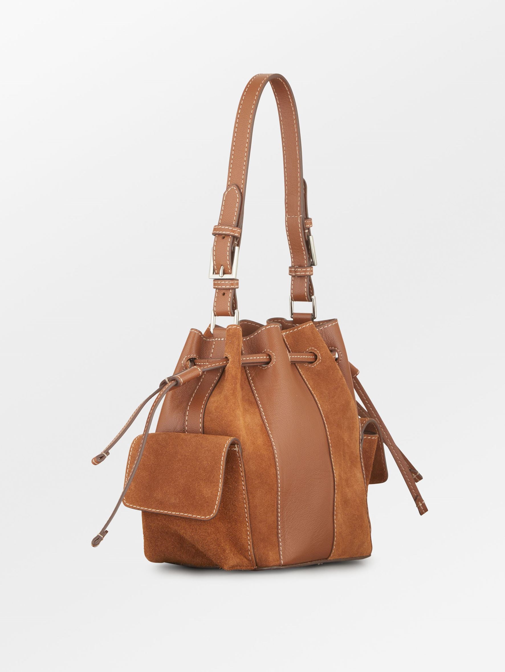 becks-ndergaard-bags-mixel-bucket-small-tasche-cognac-leder image 2
