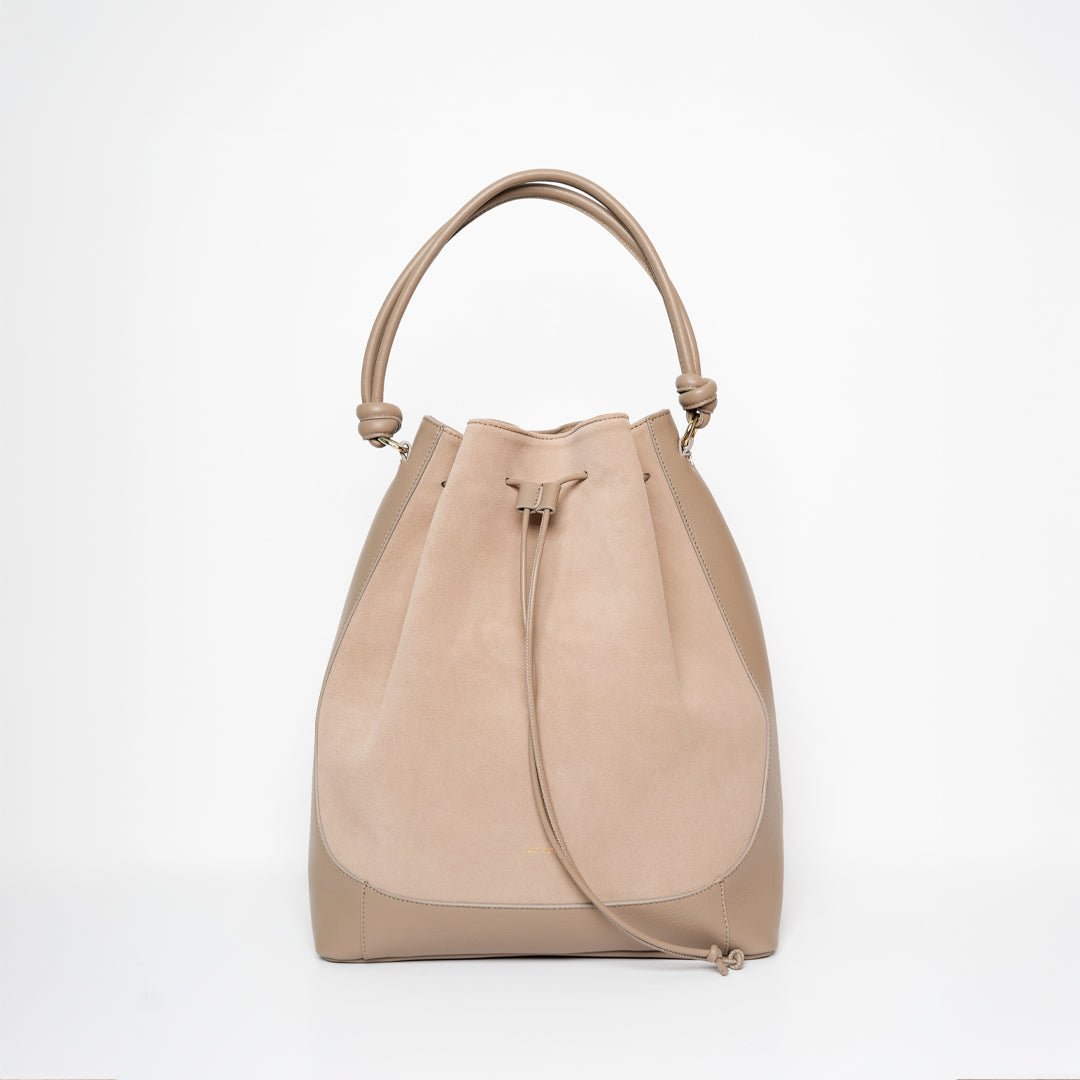 ann-kurz-tall-saku-beuteltasche-suede-caramelo image 1